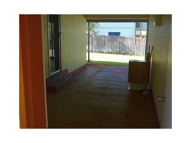 1/6 Hanrahan, Malanda QLD 4885
