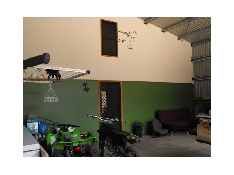 16 Smith Ave, Herberton QLD 4887