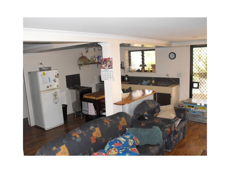 16 Smith Ave, Herberton QLD 4887