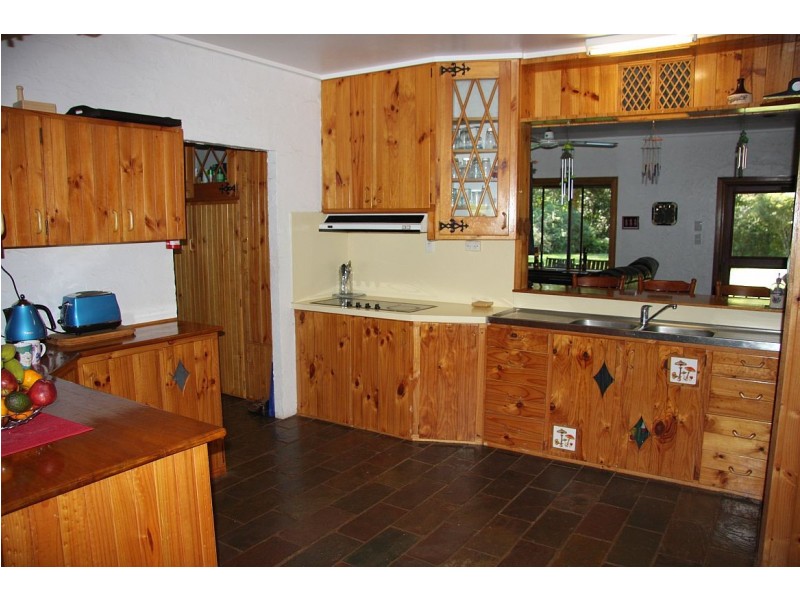 Lake Eacham QLD 4884