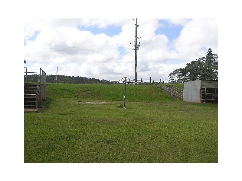 196 Powley Rd, Lake Barrine QLD 4884