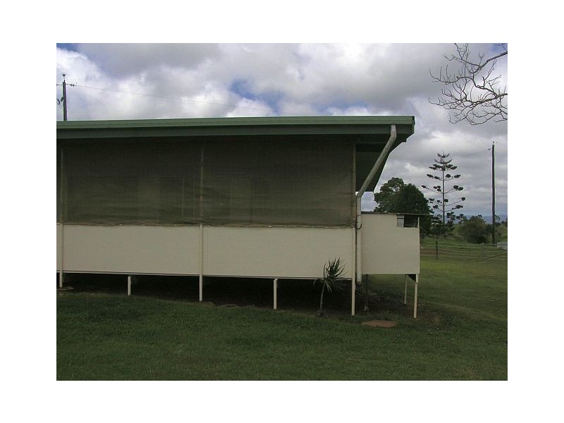 196 Powley Rd, Lake Barrine QLD 4884