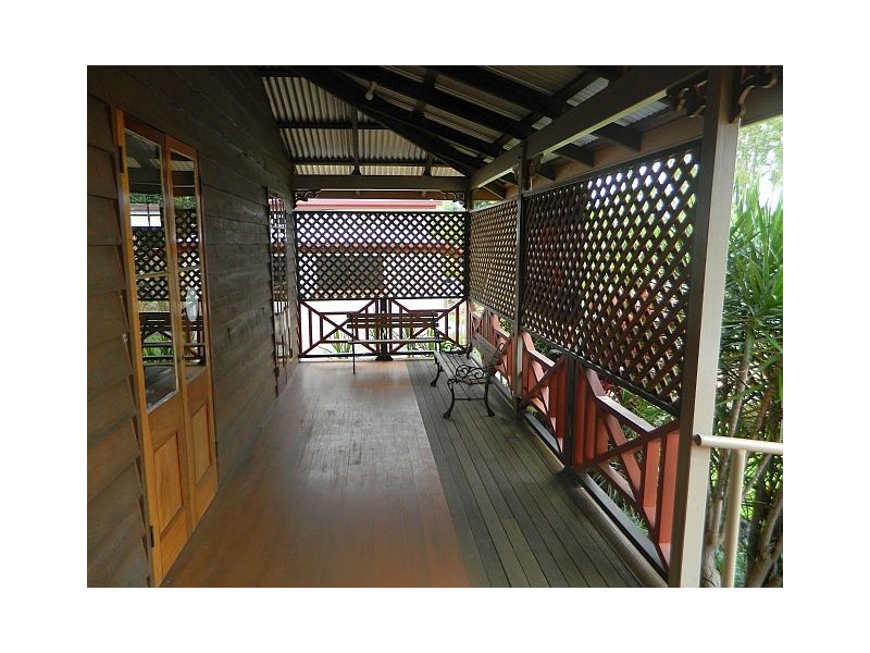 30 Eacham Rd, Yungaburra QLD 4884