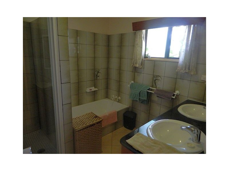 3 Tanner Rd, Malanda QLD 4885