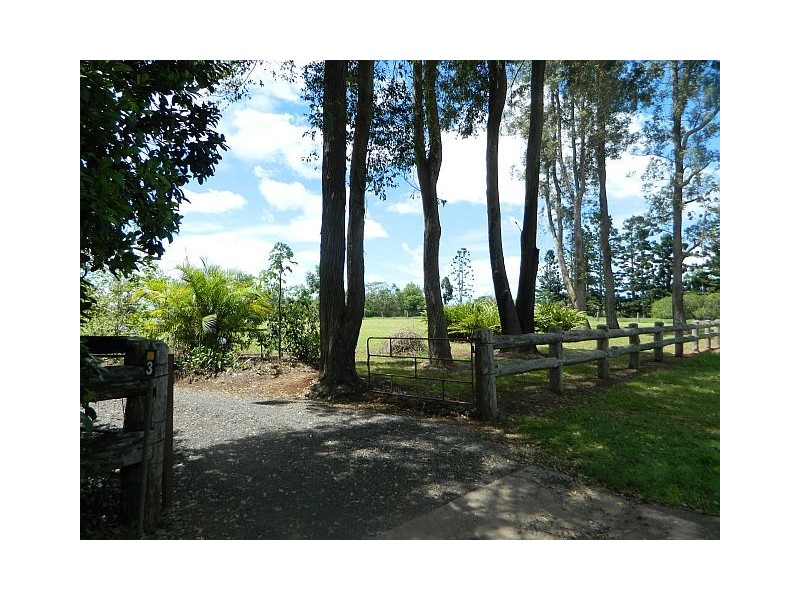 3 Tanner Rd, Malanda QLD 4885