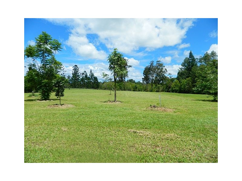 3 Tanner Rd, Malanda QLD 4885