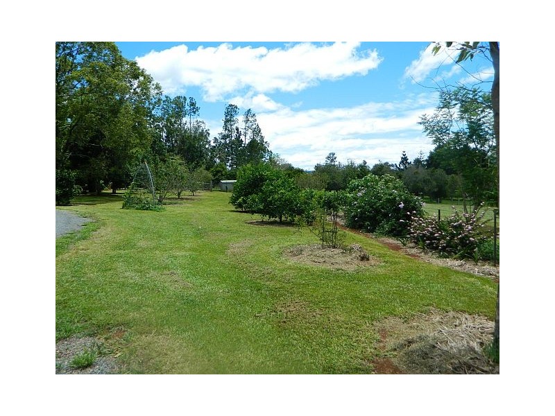 3 Tanner Rd, Malanda QLD 4885