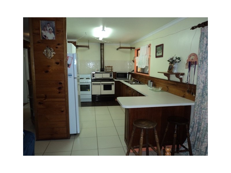 165 Lakes Dr,, Lake Eacham QLD 4884