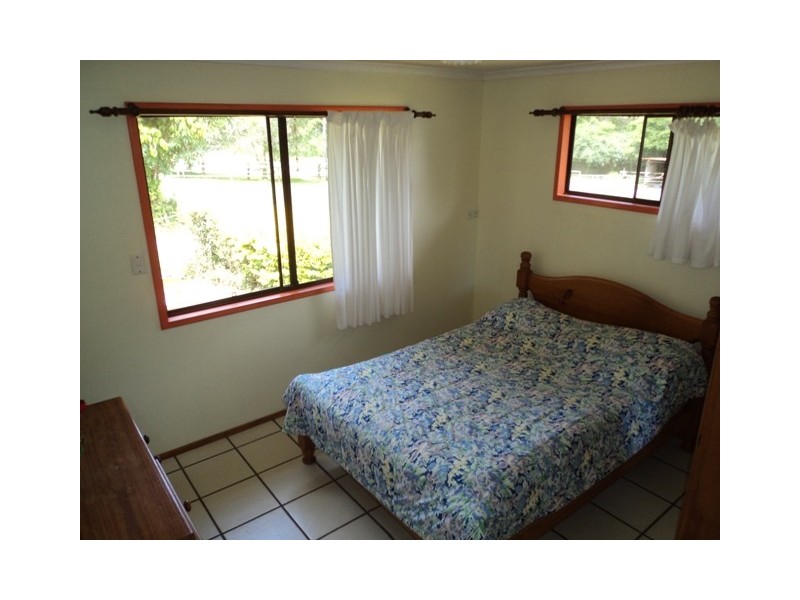 165 Lakes Dr,, Lake Eacham QLD 4884