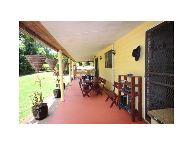 165 Lakes Dr,, Lake Eacham QLD 4884