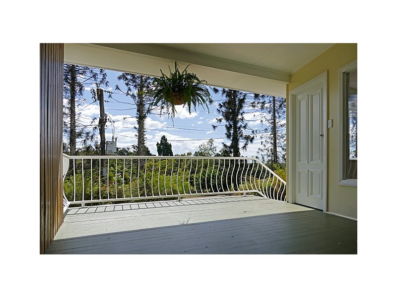 27 Park Ave, Malanda QLD 4885