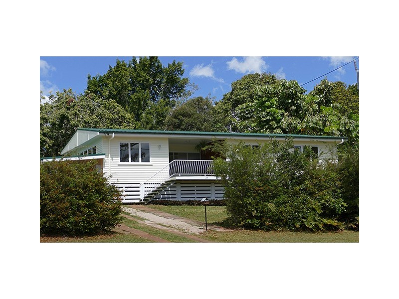 27 Park Ave, Malanda QLD 4885