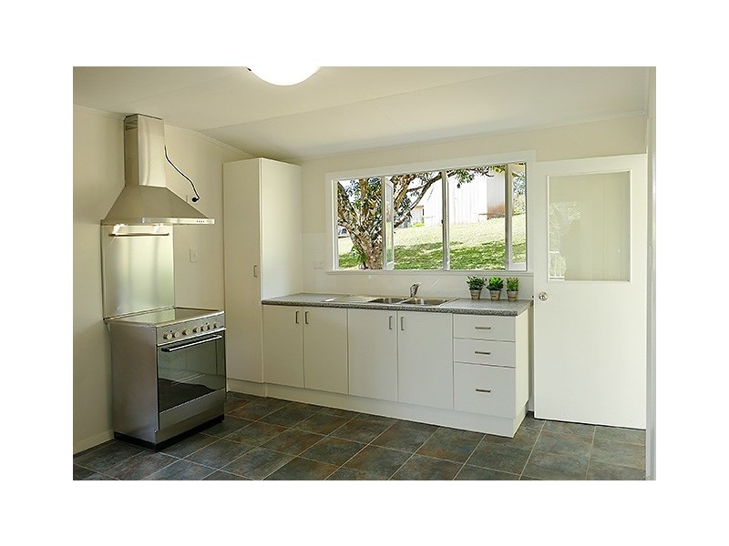 27 Park Ave, Malanda QLD 4885