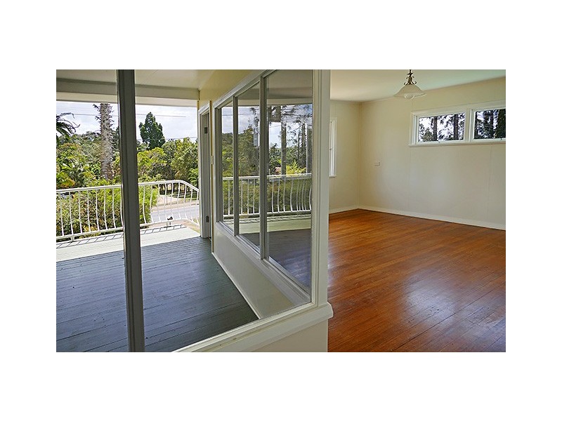 27 Park Ave, Malanda QLD 4885