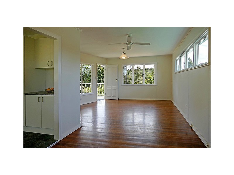 27 Park Ave, Malanda QLD 4885