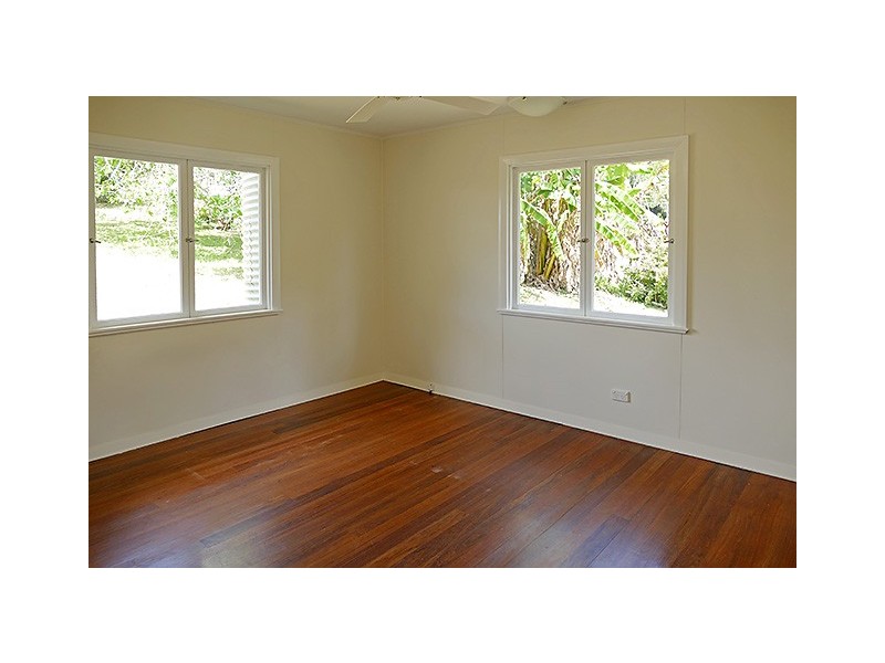 27 Park Ave, Malanda QLD 4885