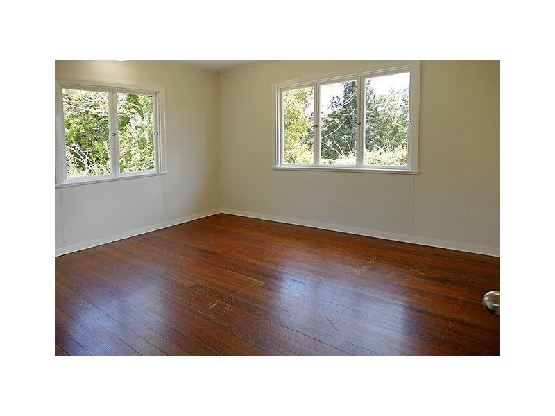 27 Park Ave, Malanda QLD 4885