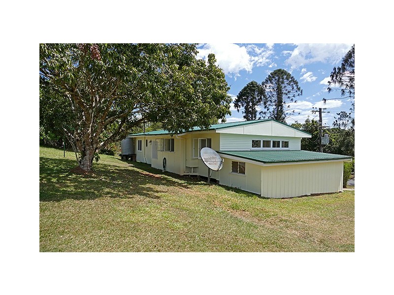 27 Park Ave, Malanda QLD 4885