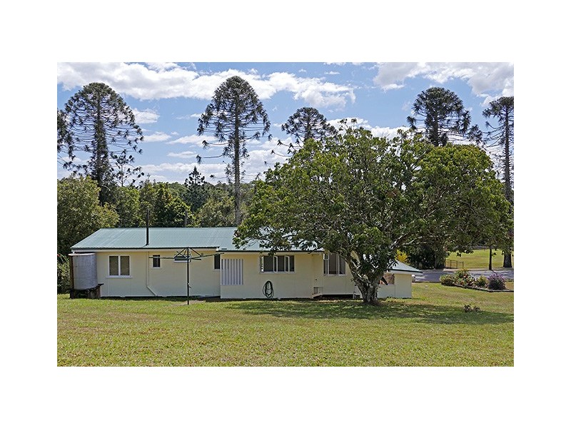 27 Park Ave, Malanda QLD 4885