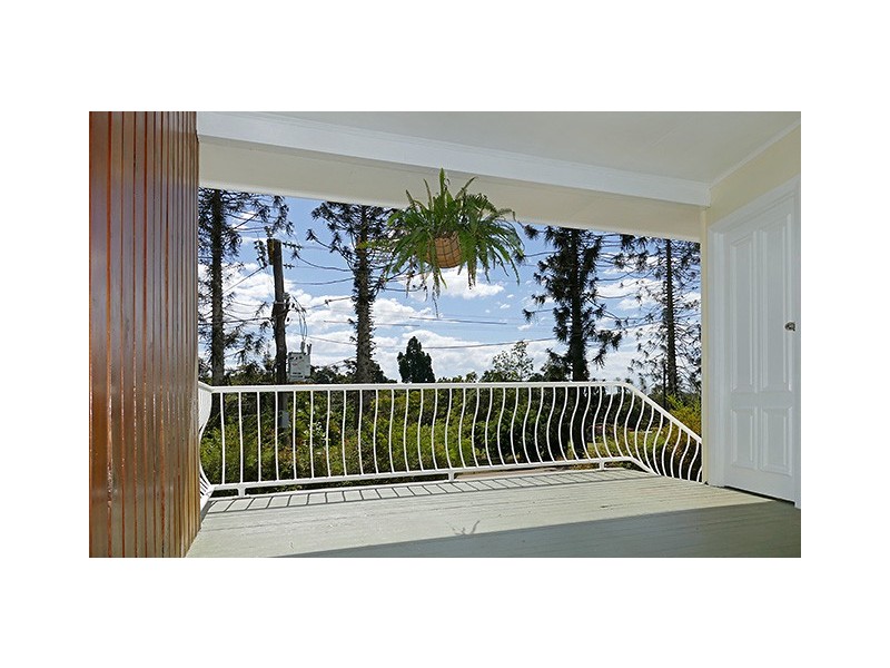 27 Park Ave, Malanda QLD 4885