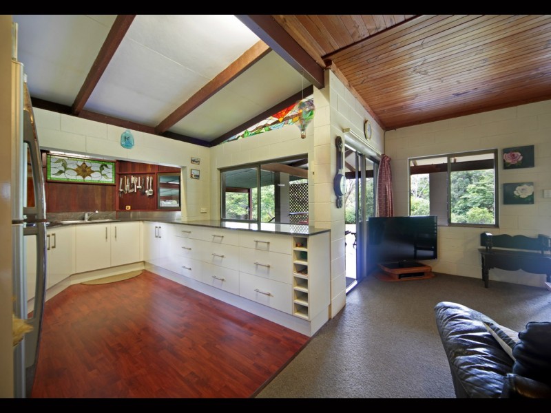 Lake Eacham QLD 4884