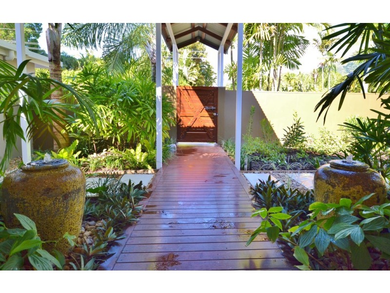 6 LAMBUS STREET, Palm Cove QLD 4879