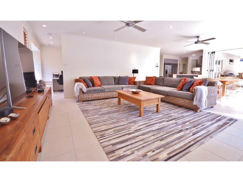 6 LAMBUS STREET, Palm Cove QLD 4879