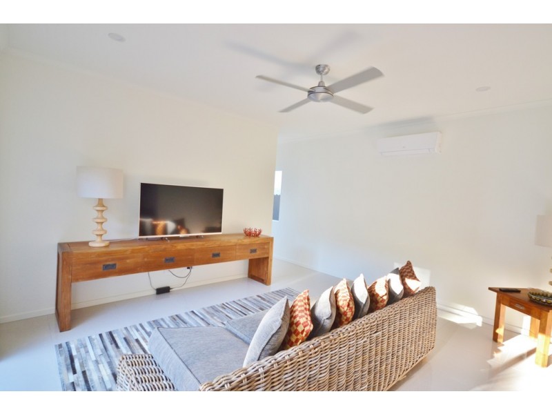 6 LAMBUS STREET, Palm Cove QLD 4879