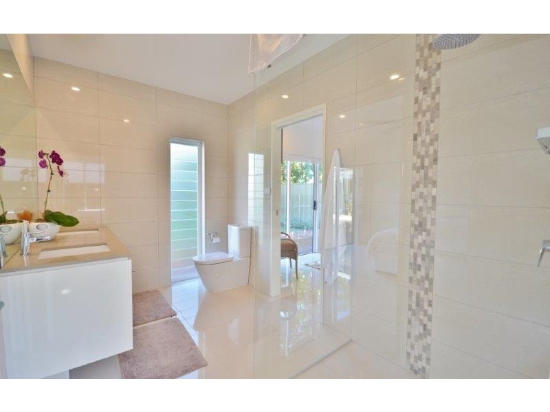 6 LAMBUS STREET, Palm Cove QLD 4879