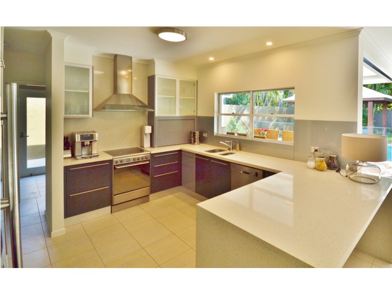 6 LAMBUS STREET, Palm Cove QLD 4879