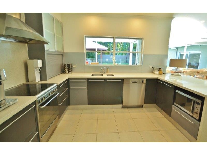 6 LAMBUS STREET, Palm Cove QLD 4879