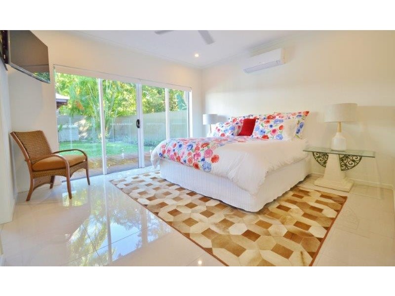 6 LAMBUS STREET, Palm Cove QLD 4879