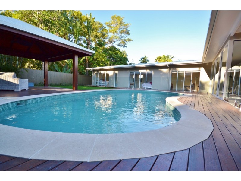 6 LAMBUS STREET, Palm Cove QLD 4879