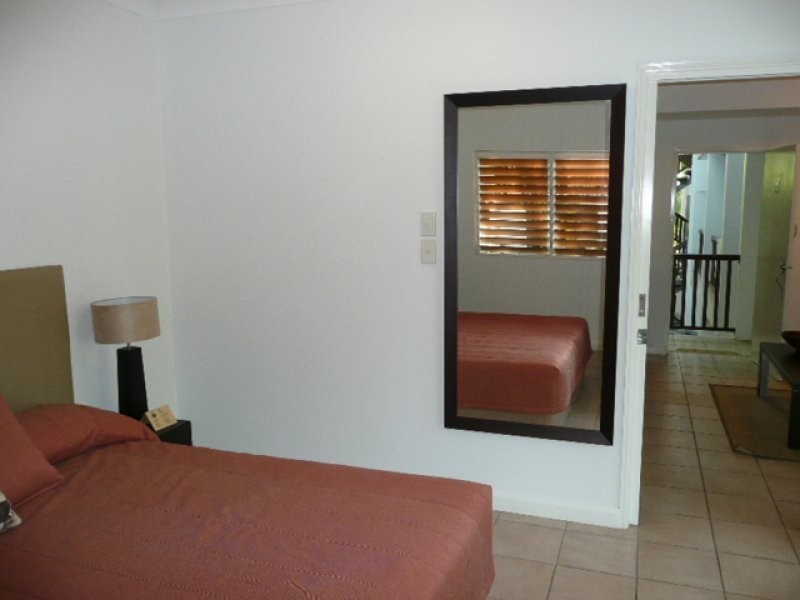 18/10 Harpa Street, Palm Cove QLD 4879