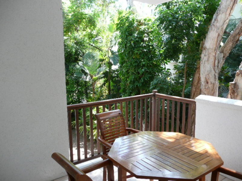 18/10 Harpa Street, Palm Cove QLD 4879