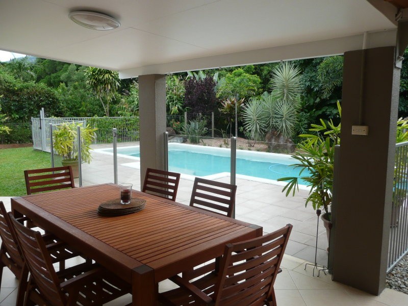 8 Talpa Close, Palm Cove QLD 4879