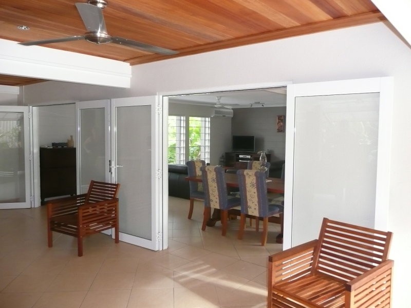 8 Talpa Close, Palm Cove QLD 4879