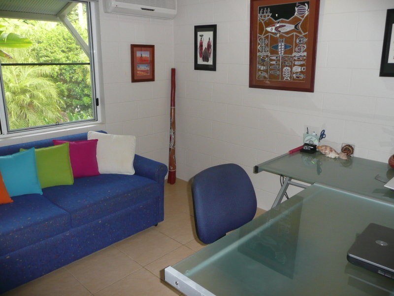 8 Talpa Close, Palm Cove QLD 4879