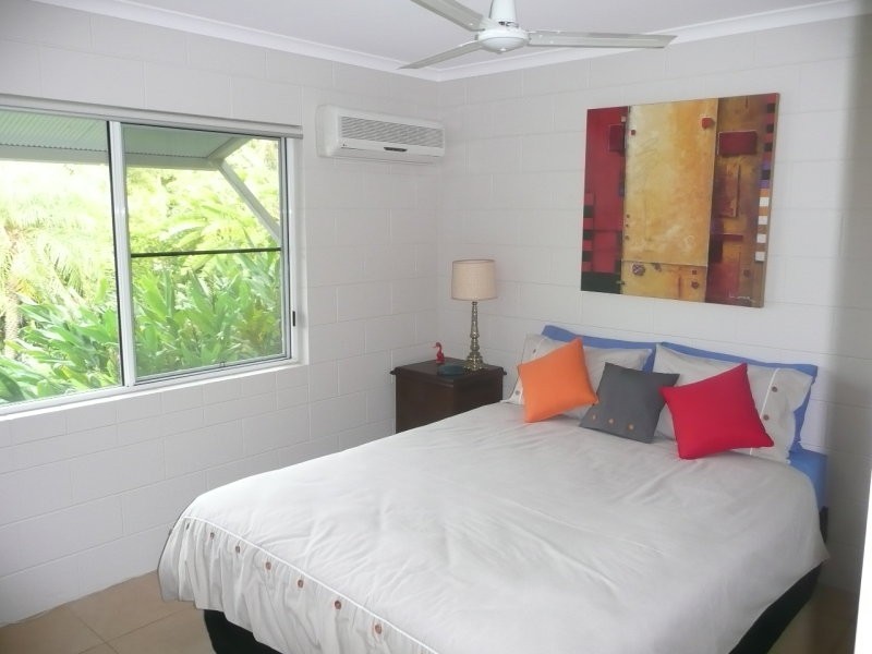 8 Talpa Close, Palm Cove QLD 4879