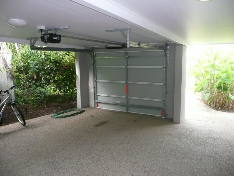 8 Talpa Close, Palm Cove QLD 4879