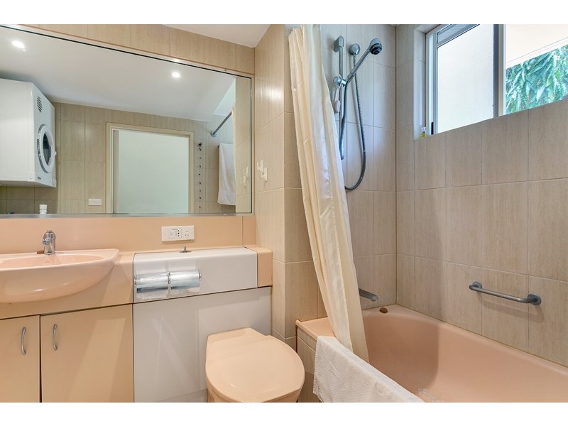 204 Coral Coast Drive, Palm Cove QLD 4879