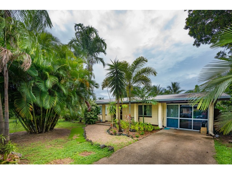 5 MOROBE CLOSE, Trinity Beach QLD 4879