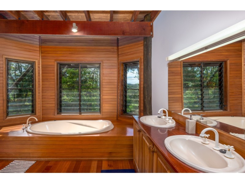 135 STONEY CREEK ROAD, Speewah QLD 4881