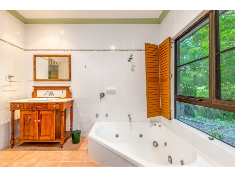 135 STONEY CREEK ROAD, Speewah QLD 4881