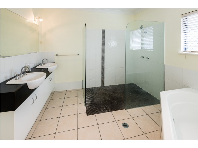 4 TEEWAH CLOSE, Kewarra Beach QLD 4879