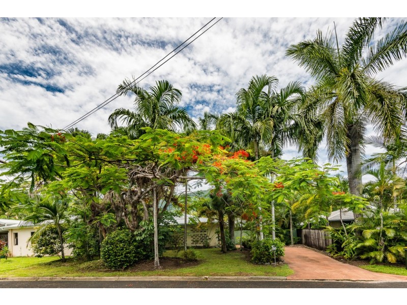 15 THAIS STREET, Palm Cove QLD 4879