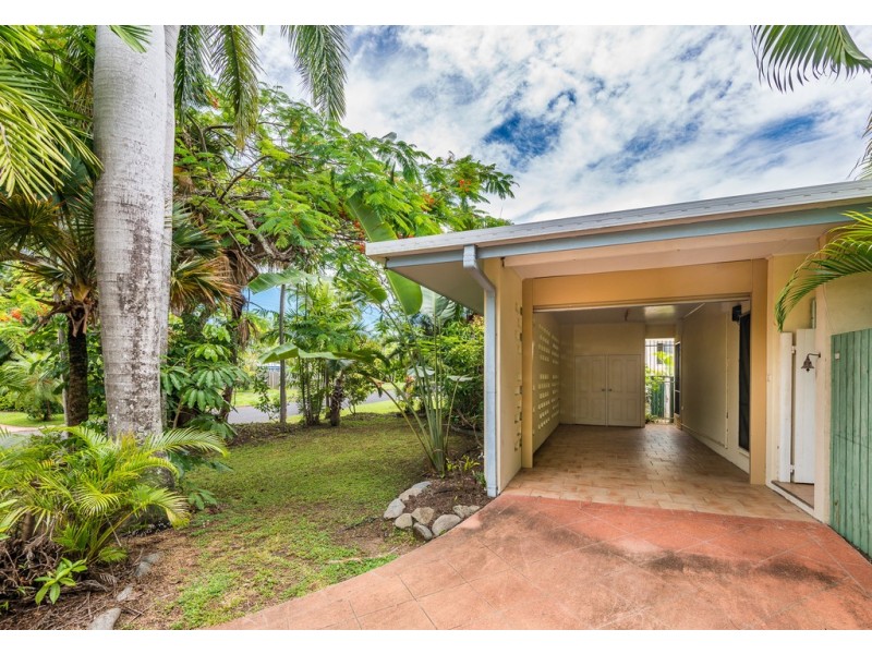 15 THAIS STREET, Palm Cove QLD 4879