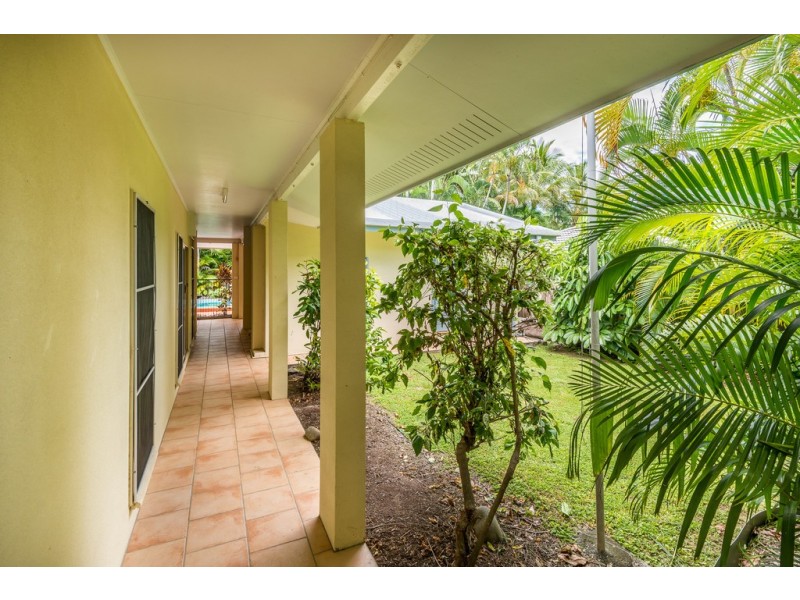 15 THAIS STREET, Palm Cove QLD 4879