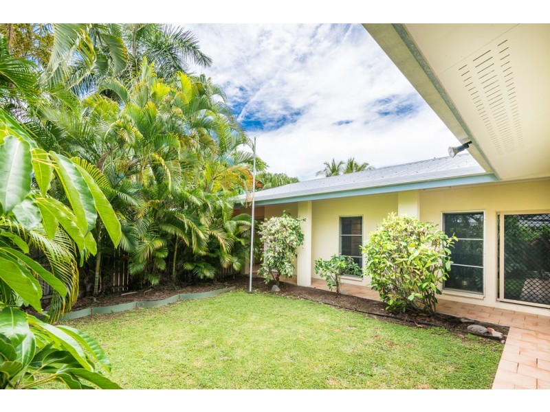 15 THAIS STREET, Palm Cove QLD 4879