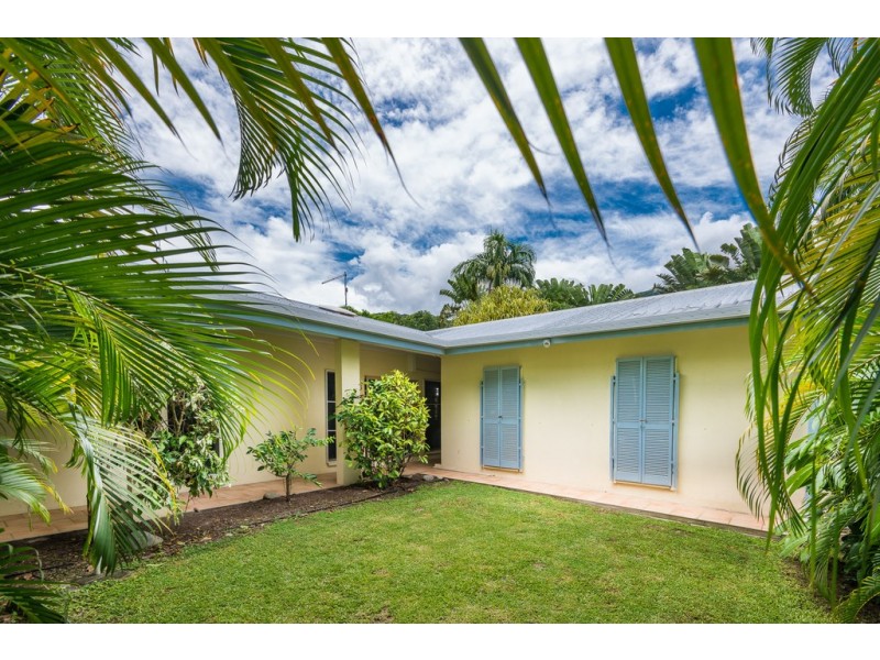 15 THAIS STREET, Palm Cove QLD 4879